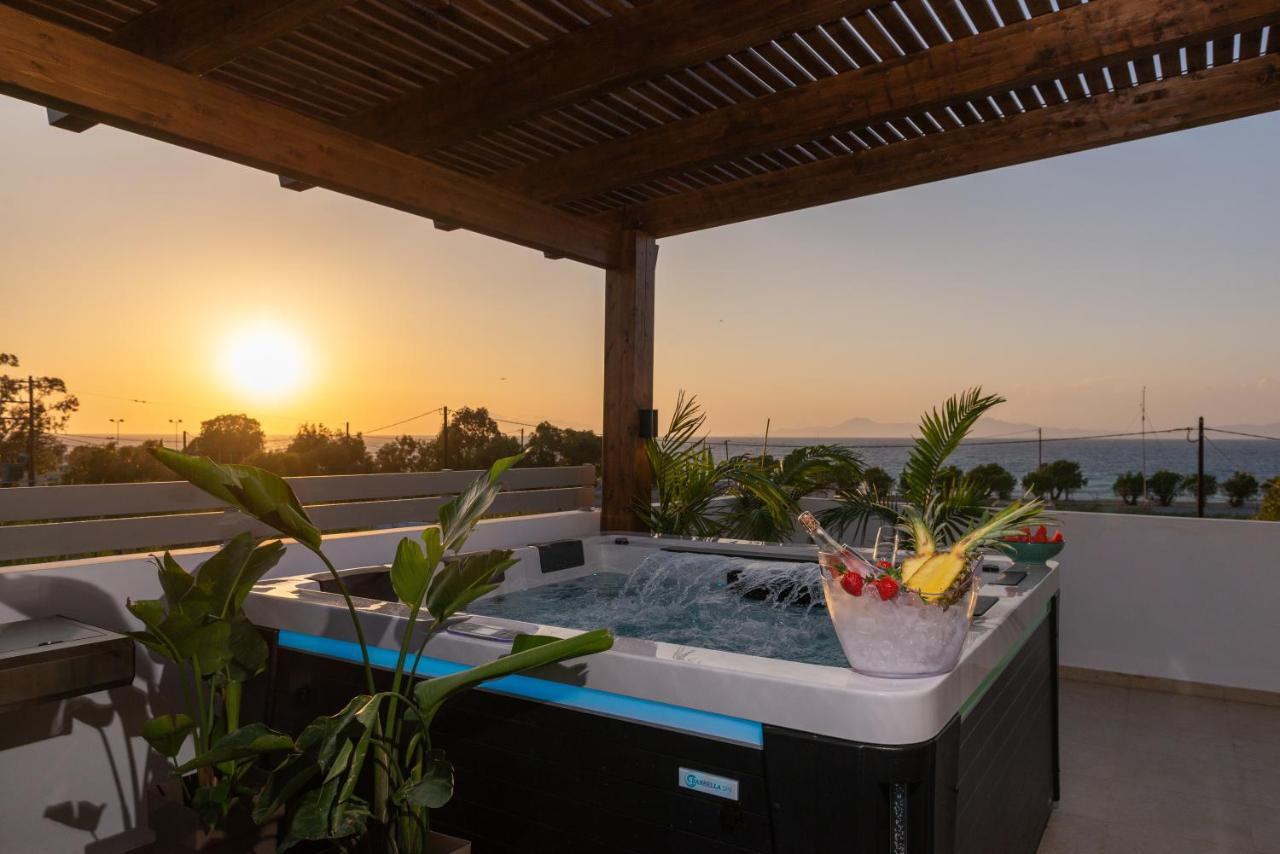Odyssea Top View & Hot Jacuzzi Front Beach クレマスティ エクステリア 写真