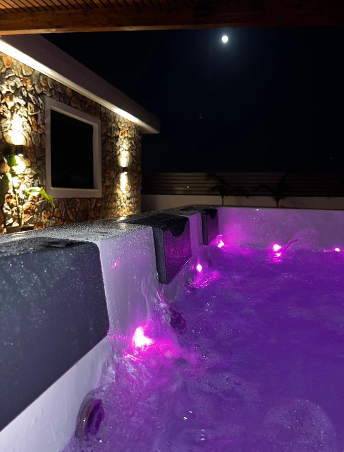 Odyssea Top View & Hot Jacuzzi Front Beach クレマスティ エクステリア 写真