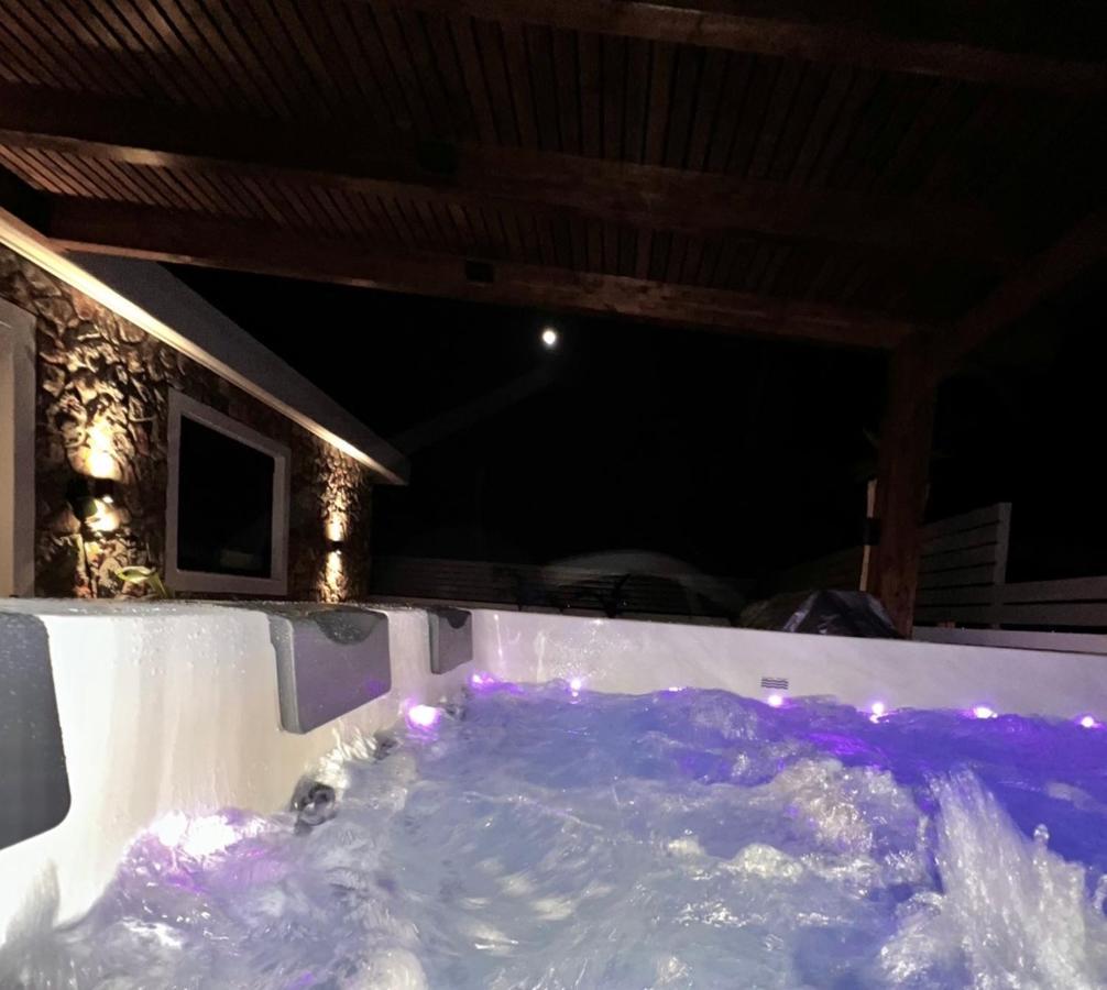 Odyssea Top View & Hot Jacuzzi Front Beach クレマスティ エクステリア 写真