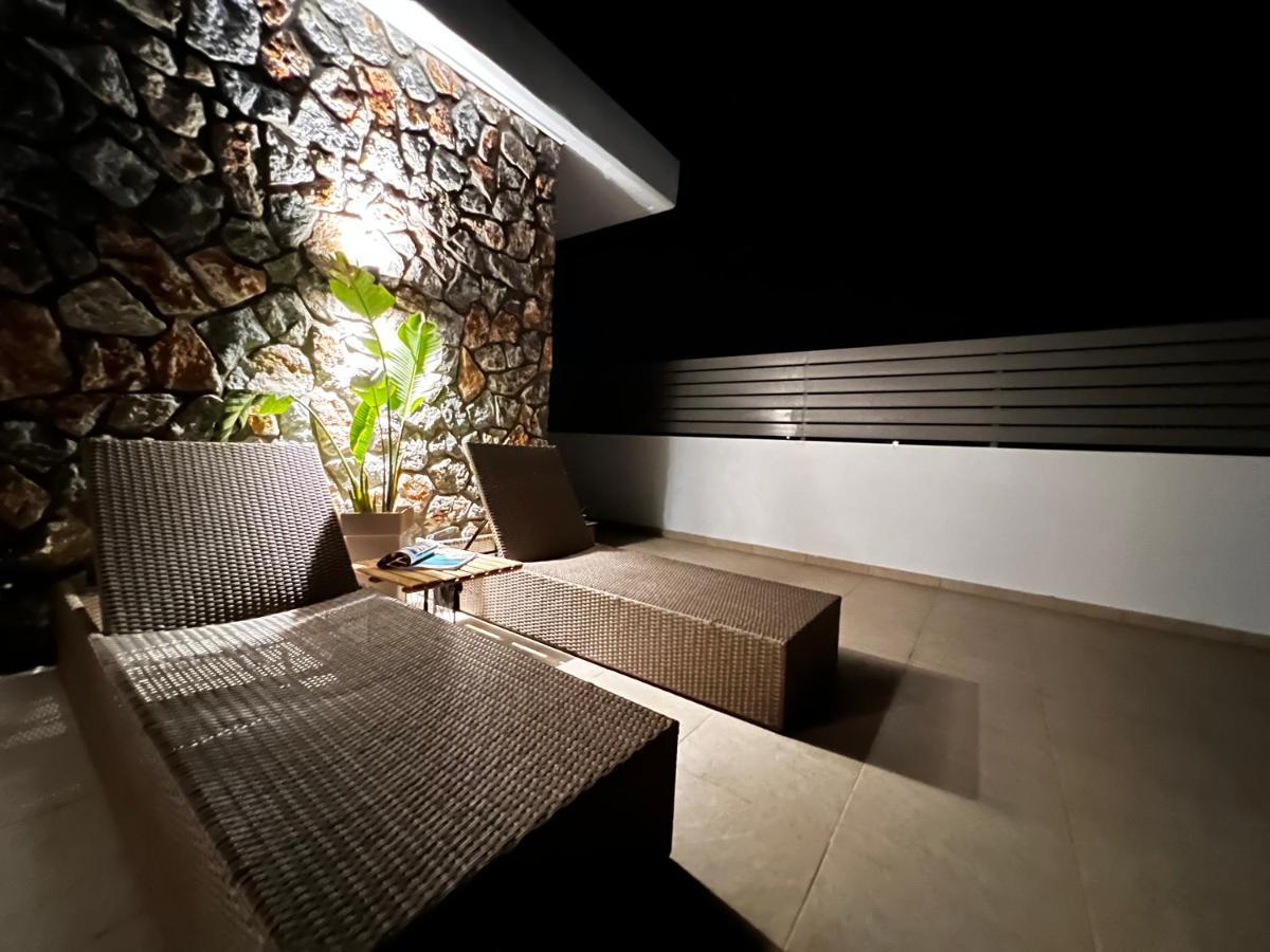 Odyssea Top View & Hot Jacuzzi Front Beach クレマスティ エクステリア 写真