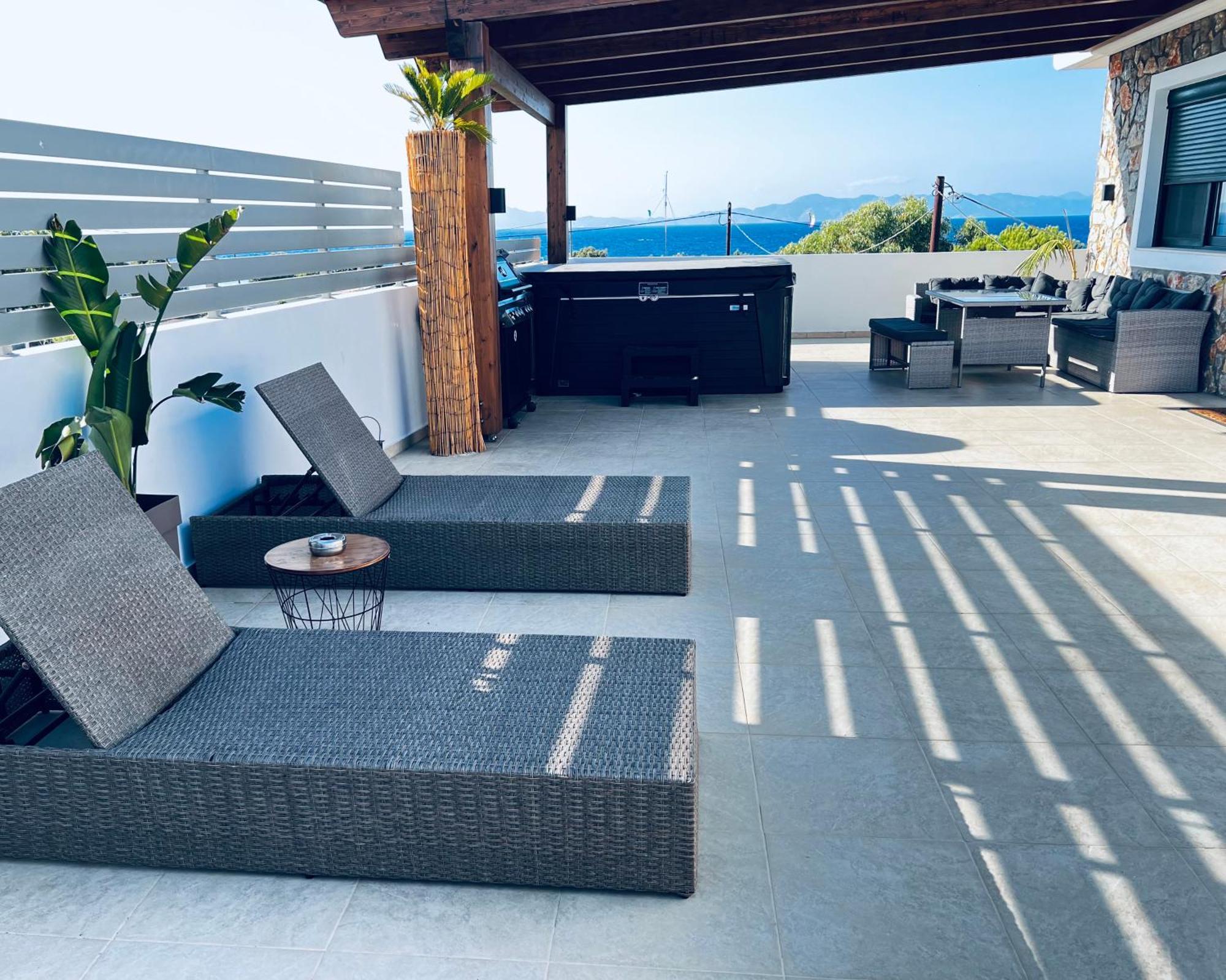 Odyssea Top View & Hot Jacuzzi Front Beach クレマスティ エクステリア 写真