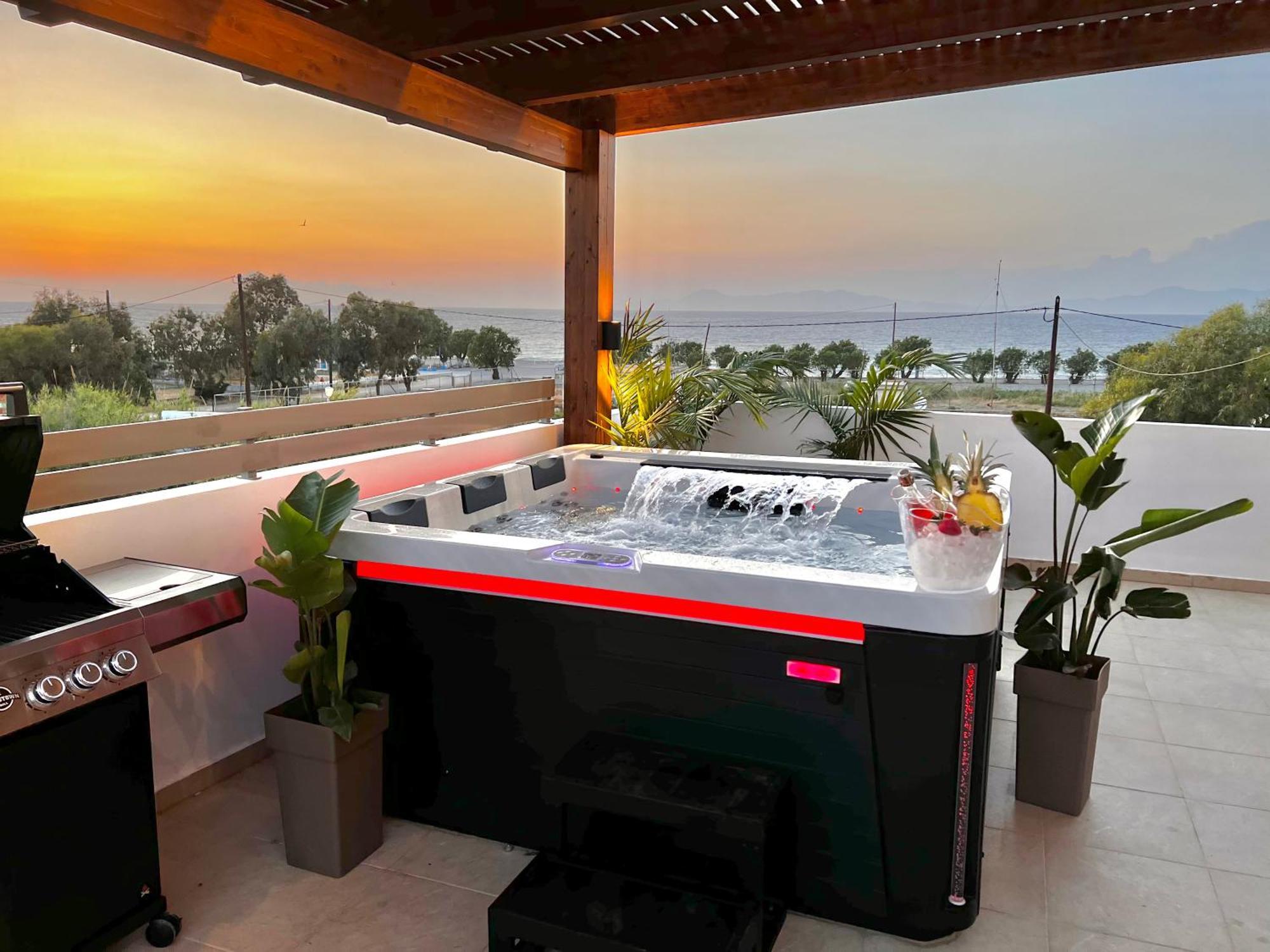 Odyssea Top View & Hot Jacuzzi Front Beach クレマスティ エクステリア 写真