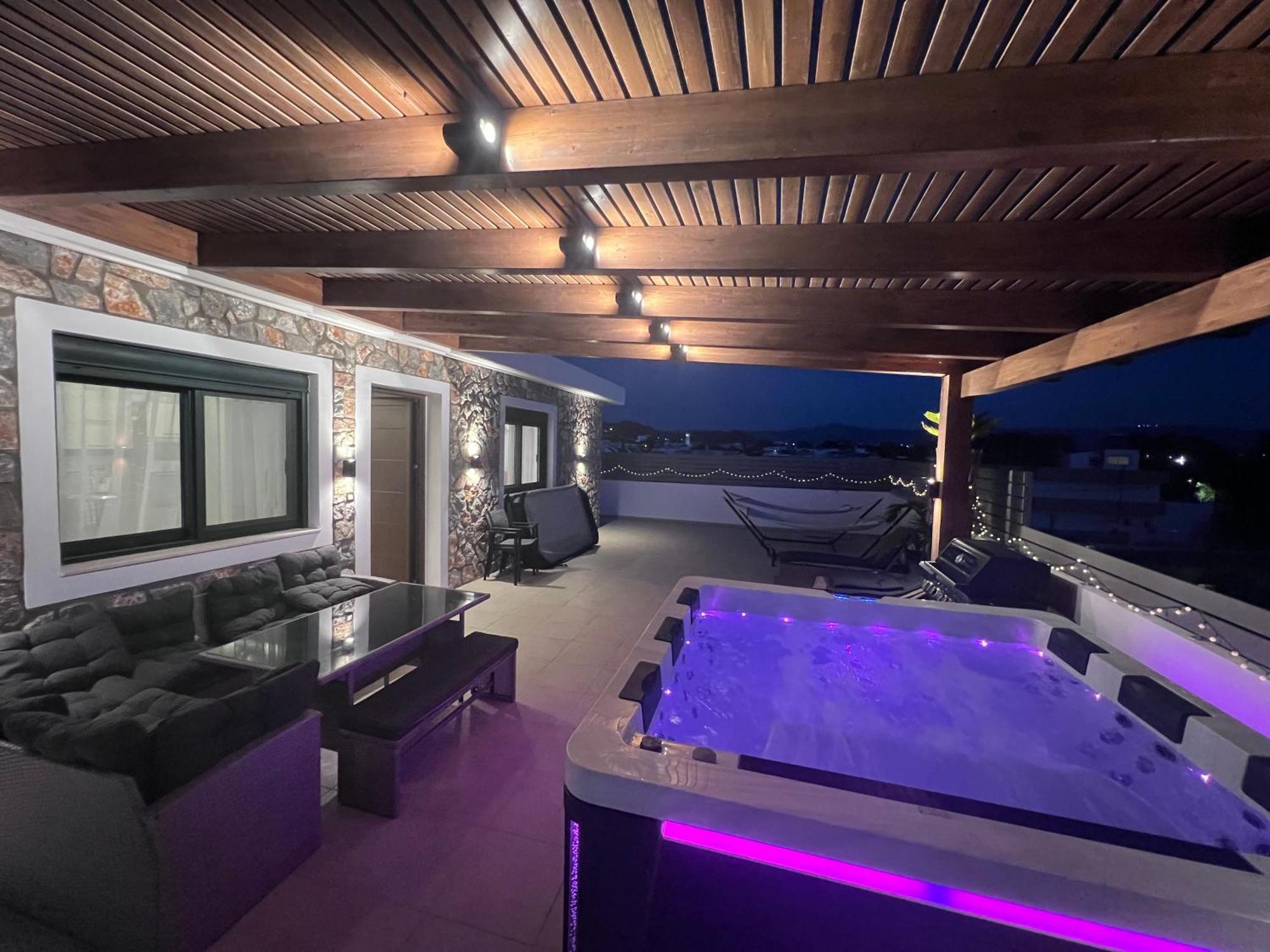 Odyssea Top View & Hot Jacuzzi Front Beach クレマスティ エクステリア 写真